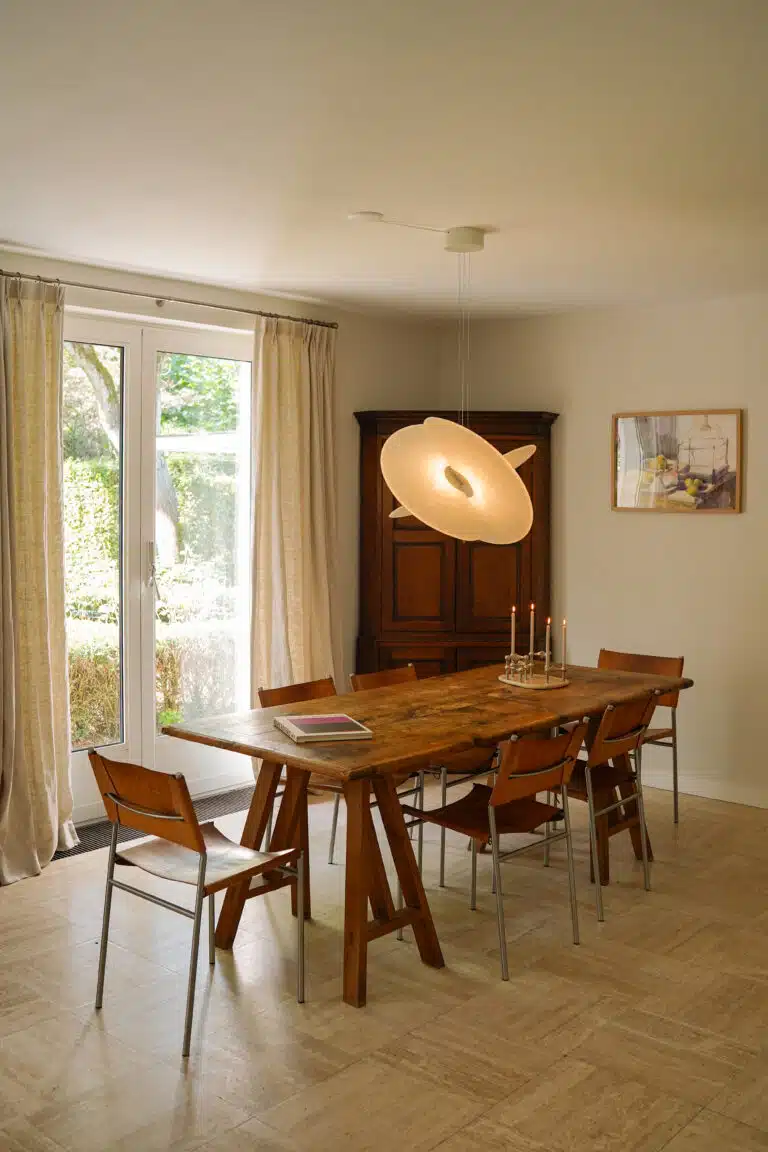Eettafel Martin Visser stoelen Luceplan lamp